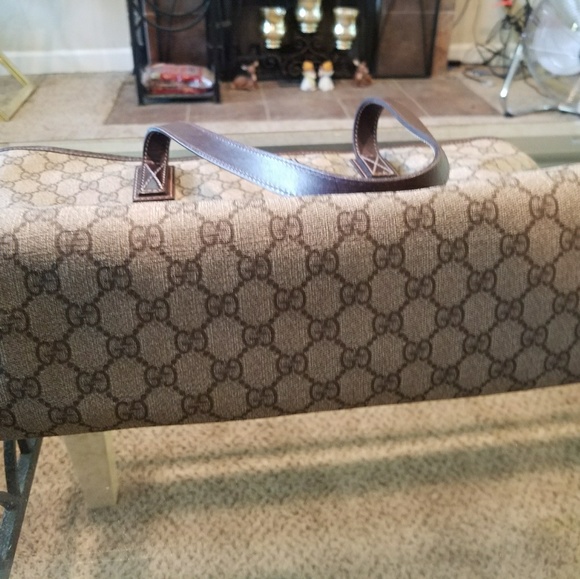 Authentic Gucci - Picture 2 of 7